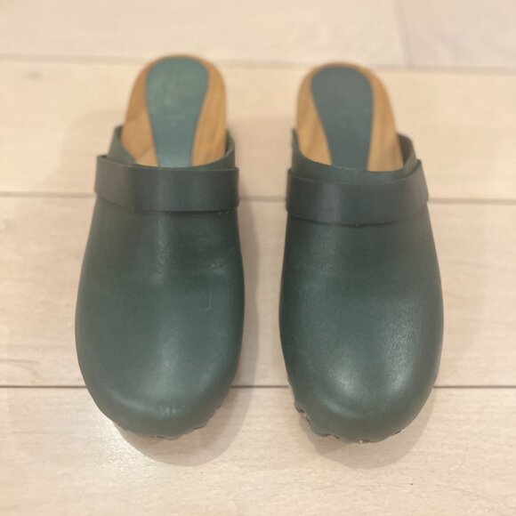 Lisa B. Forest Green Leather Clogs | Portuguese Craftsmanship | Classic Style - Picture 2 of 4